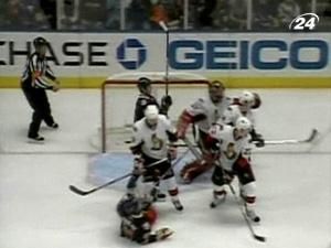 "Рейнджерс" на своєму льоду не зуміли переграти "Оттаву" "Рейнджерс" на своєму льоду не зуміли переграти "Оттаву"