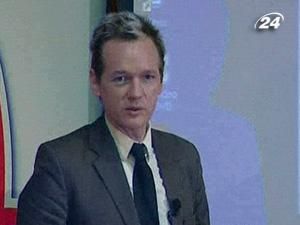 Джуліан Ассанж погрожує "інформаційною бомбою" Джуліан Ассанж погрожує "інформаційною бомбою"