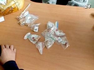На Донеччині під час обшуку на ювелірному заводі вилучили 100 кг прикрас На Донеччині під час обшуку на ювелірному заводі вилучили 100 кг прикрас