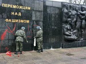 Пам’ятник Великій вітчизняній війні у Львові обмалювали свастикою