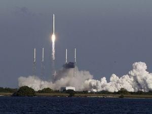 У США приватна компанія вперше в історії здійснила запуск космічного апарату У США приватна компанія вперше в історії здійснила запуск космічного апарату