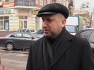 Турчинов прибув до Прокуратури по питанню водія Луценка Турчинов прибув до Прокуратури по питанню водія Луценка