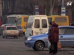 Маріуполь: зупинка працівниками ДАІ порушника перетворилася на масовий безлад Маріуполь: зупинка працівниками ДАІ порушника перетворилася на масовий безлад