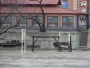 Закарпаття: через повінь евакуювали вже 200 людей