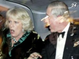 Розлючені студенти атакували авто принца Чарльза Розлючені студенти атакували авто принца Чарльза