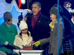 Барак Обама з родиною запалили головну різдвяну ялинку США Барак Обама з родиною запалили головну різдвяну ялинку США