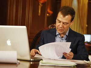 Медведєв хоче залишитися на другий термін Медведєв хоче залишитися на другий термін