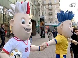 Warner Bros. оголосить тендер на випуск сувенірів з символікою Євро-2012 Warner Bros. оголосить тендер на випуск сувенірів з символікою Євро-2012