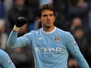 Санта Круз гратиме за "Мілан" Санта Круз гратиме за "Мілан"