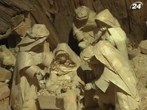 В Італії створюють з дерева вертепи у натуральну величину В Італії створюють з дерева вертепи у натуральну величину