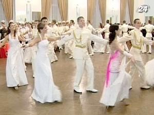 У ліцеї ім. Івана Богуна відбувся перший кадетський бал У ліцеї ім. Івана Богуна відбувся перший кадетський бал