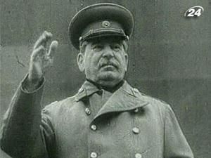 Внук Сталіна вважає, що діда несправедливо звинувачують у Катинській трагедії Внук Сталіна вважає, що діда несправедливо звинувачують у Катинській трагедії