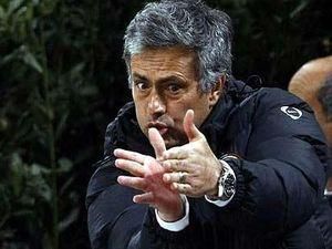 Жозе Моурінью: Алвеш перевершив Ейнштейна Жозе Моурінью: Алвеш перевершив Ейнштейна