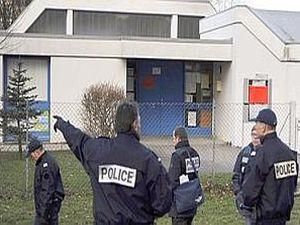 Французький підліток захопив заручників з дитсадка Французький підліток захопив заручників з дитсадка