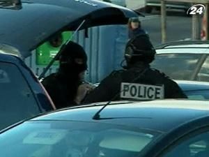 Франція: хлопця, який взяв у заручники дітей, заарештували Франція: хлопця, який взяв у заручники дітей, заарештували