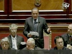 Берлусконі просив депутатів не робити його безробітним Берлусконі просив депутатів не робити його безробітним