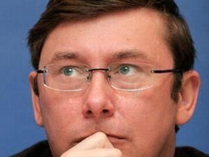 Луценко: Буду на підписці про невиїзд, поки не сяду на 12 років Луценко: Буду на підписці про невиїзд, поки не сяду на 12 років