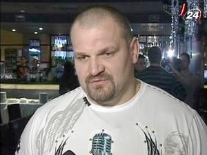 Вірастюк заспівав гімн для усіх богатирів України Вірастюк заспівав гімн для усіх богатирів України