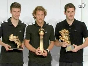 Форлан, Касільяс та Мюллер отримали свої нагороди Форлан, Касільяс та Мюллер отримали свої нагороди