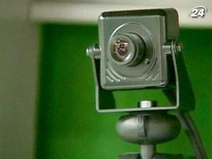 Система розпізнавання облич розпізнає посмішку і вік людини Система розпізнавання облич розпізнає посмішку і вік людини