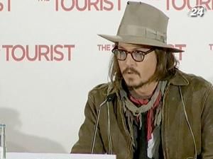 Анджеліна Джолі та Джонні Депп вражені номінаціями на "Золотий глобус" Анджеліна Джолі та Джонні Депп вражені номінаціями на "Золотий глобус"