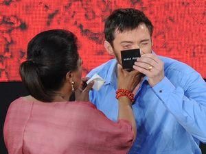 Хью Джекман мало не втратив око на шоу Опри Вінфрі Хью Джекман мало не втратив око на шоу Опри Вінфрі