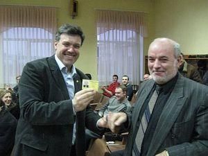 Віктор Янукович вступив у партію Тягнибока Віктор Янукович вступив у партію Тягнибока