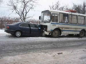 ДТП на Закарпатті: зіткнулись BMW і ВАЗ, троє травмованих