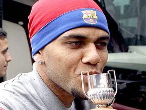 Дані Алвеш торгується з "Барсою" Дані Алвеш торгується з "Барсою"