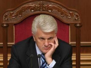 Литвин показав ланцюг і монтування, які внесли в четвер у сесійний зал Литвин показав ланцюг і монтування, які внесли в четвер у сесійний зал