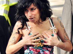 Емі Вайнхаус заспіває російському олігарху Емі Вайнхаус заспіває російському олігарху