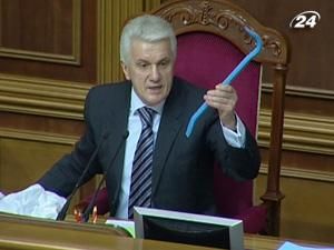 Весь парламентський день регіонали виправдовувались за бійку Весь парламентський день регіонали виправдовувались за бійку