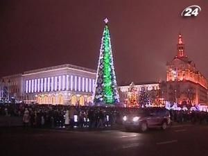 На майдані Незалежності запалили новорічну ялинку На майдані Незалежності запалили новорічну ялинку