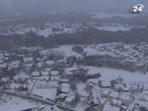 Снігопади у Європі паралізували наземне і повітряне сполучення