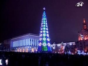 Президент запалив на Майдані Незалежності головну ялинку країни