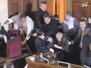 "Регіонали" готові віддати своїх побратимів-забіяк під кримінал "Регіонали" готові віддати своїх побратимів-забіяк під кримінал