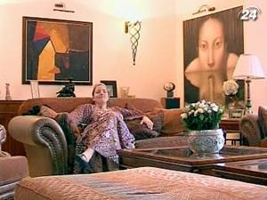 Будинок-собор біля підніжжя гори має свій унікальний стиль Будинок-собор біля підніжжя гори має свій унікальний стиль