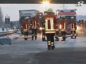 Кілька лондонських аеропортів закрили через снігопади Кілька лондонських аеропортів закрили через снігопади