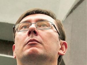 Луценко: Я не допомагав своєму водію із званнями, він всього добився сам