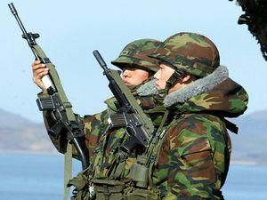 Влада Південної Кореї веліла місцевим жителям сховатися в бомбосховищах Влада Південної Кореї веліла місцевим жителям сховатися в бомбосховищах