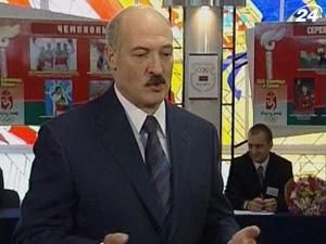 Лукашенко - знову при владі, а опозиціонери - у міліції Лукашенко - знову при владі, а опозиціонери - у міліції