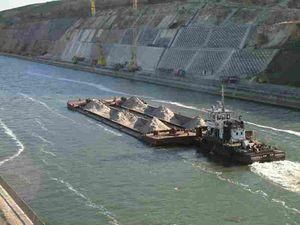 Румунська баржа з міндобривами затонула біля кордону з Україною Румунська баржа з міндобривами затонула біля кордону з Україною