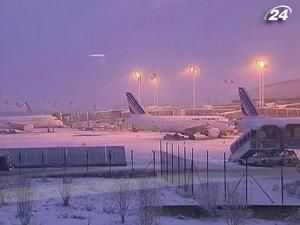 У країнах ЄС через снігопади затримуються авіарейси