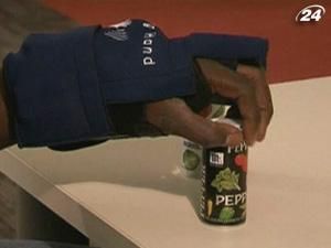 Американські науковці розробили роботизовану рукавицю, яка дозволить незрячим "бачити" Американські науковці розробили роботизовану рукавицю, яка дозволить незрячим "бачити"