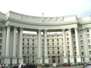 Україна скоротить кількість своїх дипломатів закордоном Україна скоротить кількість своїх дипломатів закордоном