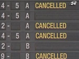 Морозна погода і снігопади ускладнили роботу аеропортів у Великій Британії Морозна погода і снігопади ускладнили роботу аеропортів у Великій Британії