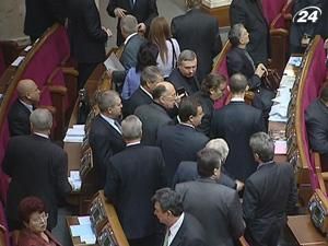 Парламентські опозиційні фракції об'єднуватися не збираються Парламентські опозиційні фракції об'єднуватися не збираються