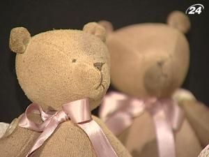 В Києві зібрали іграшкових ведмежат з усієї країни В Києві зібрали іграшкових ведмежат з усієї країни