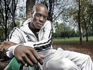 Балотеллі: Я буду грати за "Мілан" Балотеллі: Я буду грати за "Мілан"