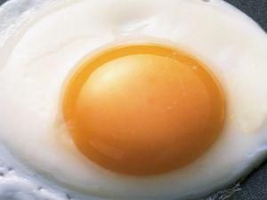 За смаження яєчні на Вічному вогні проти киянки порушили кримінальну справу (ВІДЕО) За смаження яєчні на Вічному вогні проти киянки порушили кримінальну справу (ВІДЕО)